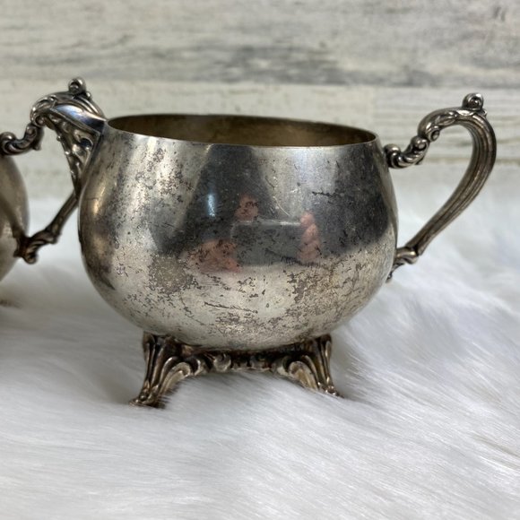 Vintage Oneida Silverplated Creamer & Sugar Set - Picture 10 of 13